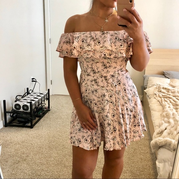 Dresses & Skirts - NWOT soft pink off the shoulder floral dress
